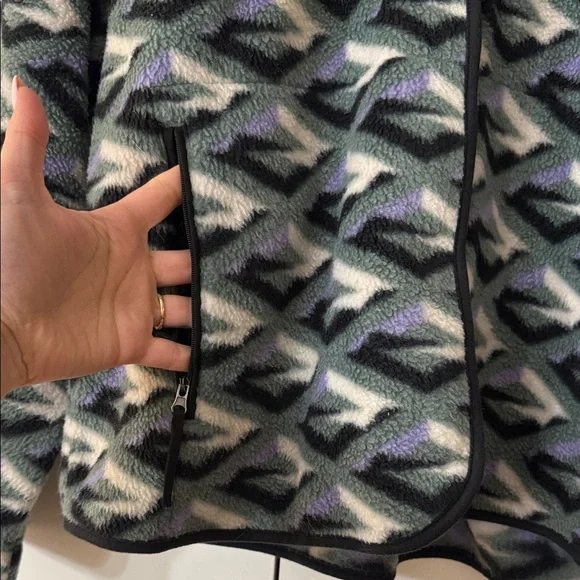 SOLD! Geometric Patterned Fleece Teddy Jacket - Picture 4 of 7